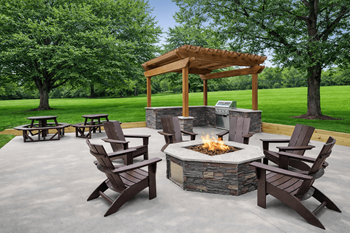 Outdoor grilling & fire pit lounge